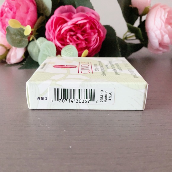 Clinique stay matte sheer pressed powder in 19 stay suede NWT - Picture 11 of 11
